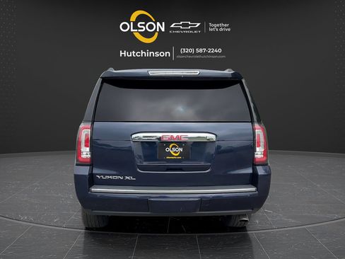 Certified 2020 GMC Yukon XL Denali w/ Denali Premium Package AWD/4WD image 4