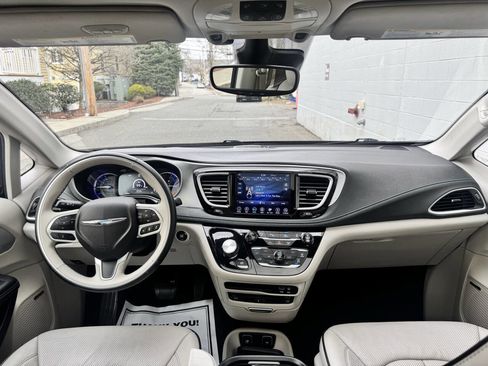 Used 2018 Chrysler Pacifica Limited w/ Advanced Safetytec Group image 37
