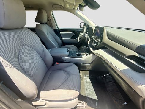 Used 2023 Toyota Highlander L FWD image 31