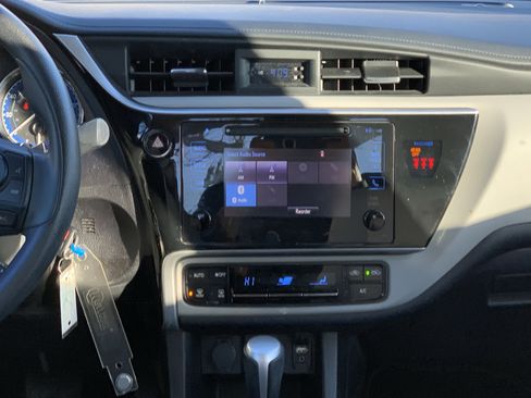 Used 2019 Toyota Corolla LE image 31