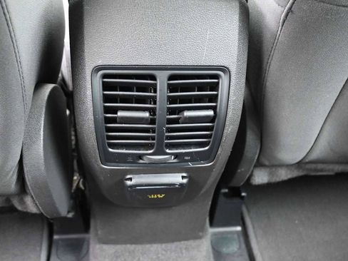 Used 2017 Ford C-MAX Energi SE FWD image 12