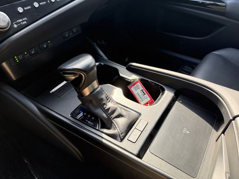 Used 2024 Lexus ES 300h w/ Premium Package FWD image 11