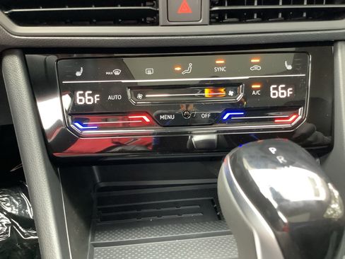 New 2026 Volkswagen Jetta SE FWD image 18