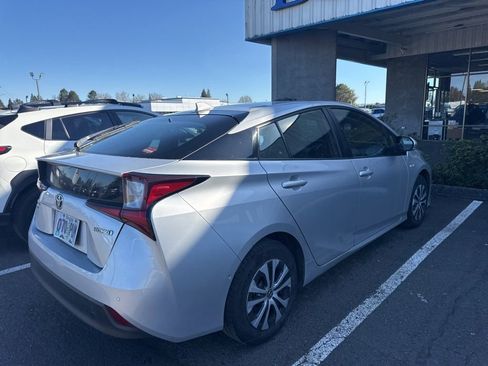 Used 2019 Toyota Prius LE image 4