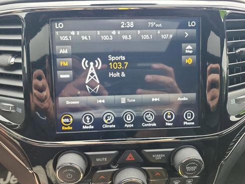 Used 2019 Jeep Grand Cherokee High Altitude AWD/4WD image 17