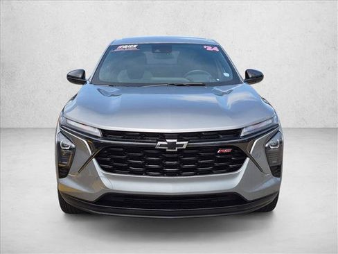 Used 2024 Chevrolet Trax RS w/ Driver Confidence Package FWD image 2