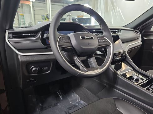 Used 2023 Jeep Grand Cherokee Altitude image 15