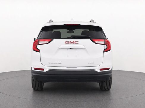 Used 2024 GMC Terrain SLT AWD/4WD image 8