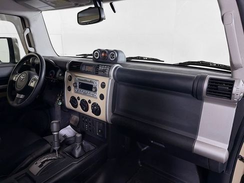 Used 2013 Toyota FJ Cruiser 4WD w/ Upgrade Pkg image 26