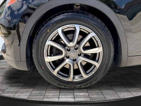 Used 2018 Maserati Levante AWD/4WD image 34
