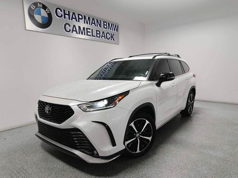 Used 2022 Toyota Highlander XSE FWD image 1