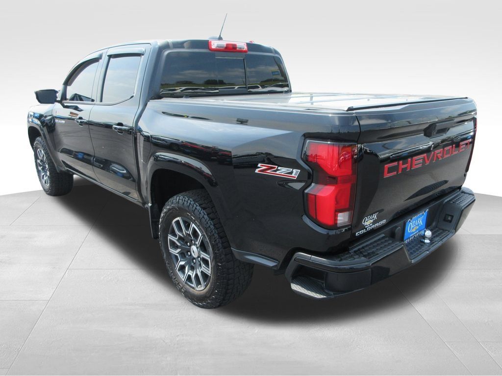 Used 2023 Chevrolet Colorado Z71 w/ Z71 Convenience Package 2 AWD/4WD image 3