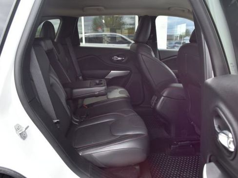 Used 2018 Jeep Cherokee Trailhawk w/ Cold Weather Group AWD/4WD image 38