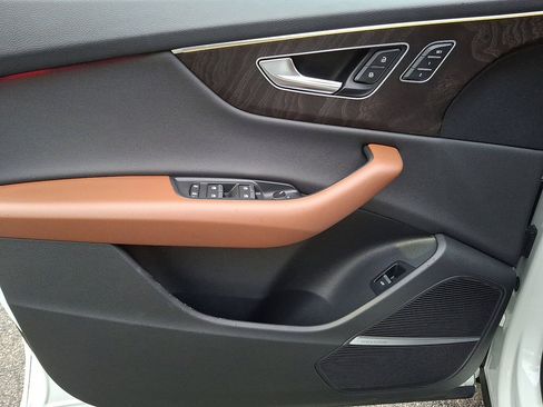 Used 2022 Audi Q8 Premium Plus w/ Premium Plus Package image 10