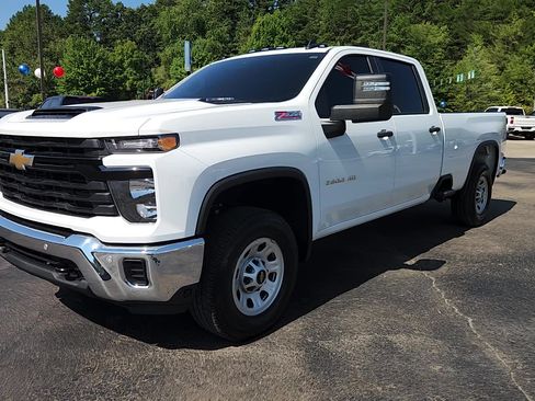 Used 2025 Chevrolet Silverado 2500 W/T AWD/4WD image 2