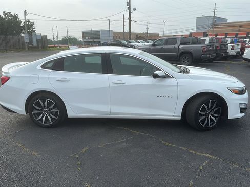 Used 2022 Chevrolet Malibu RS image 2