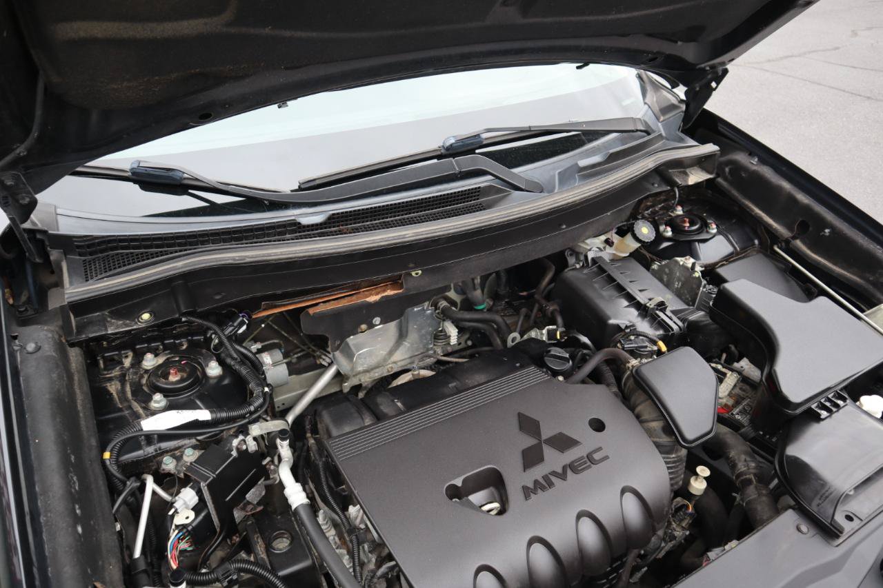 Used 2019 Mitsubishi Outlander SEL AWD/4WD image 29