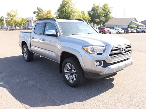 Used 2016 Toyota Tacoma Limited w/ Towing Package AWD/4WD image 3