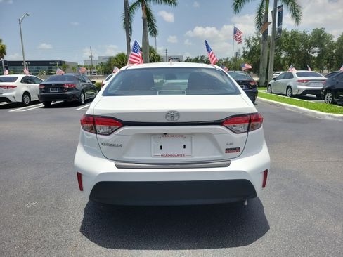 Used 2025 Toyota Corolla LE FWD image 10