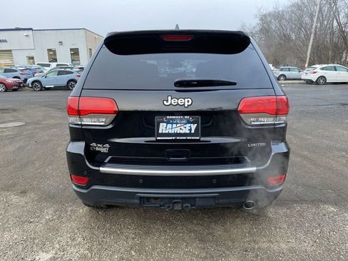 Used 2018 Jeep Grand Cherokee Limited image 25
