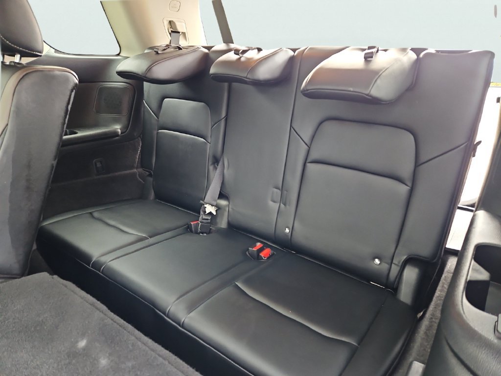 Used 2024 Nissan Pathfinder Platinum w/ Black Appearance Package AWD/4WD image 38