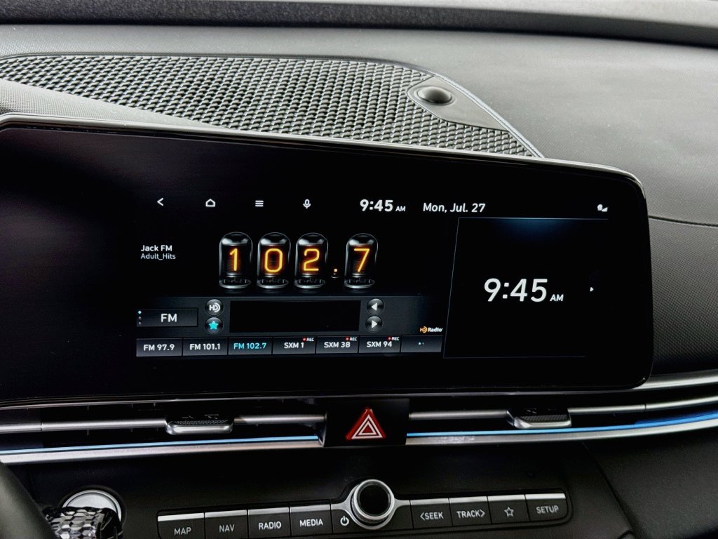 Used 2021 Hyundai Elantra Limited w/ Cargo Package FWD image 5