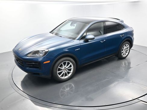 Used 2025 Porsche Cayenne E-Hybrid Coupe image 36