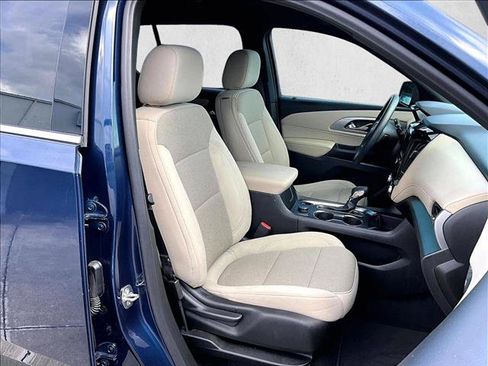 Used 2022 Chevrolet Traverse LS FWD image 9