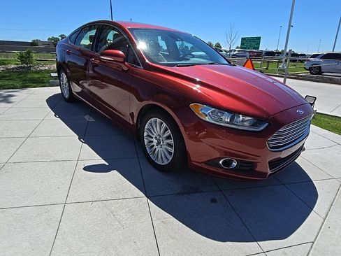 Used 2014 Ford Fusion SE w/ Equipment Group 502A FWD image 2
