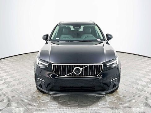Used 2025 Volvo XC40 B5 Core w/ Protection Package Premier image 2