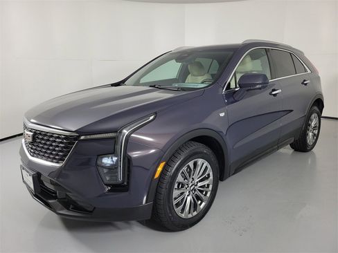 Certified 2025 Cadillac XT4 Premium Luxury image 2