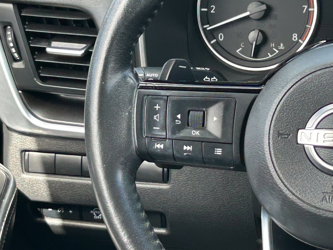 Certified 2023 Nissan Rogue SV w/ SV Premium B Package FWD image 21