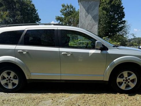 Used 2012 Dodge Journey SXT w/ Flexible Seating Group FWD image 6