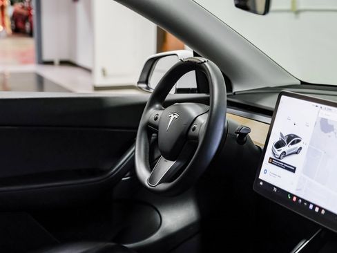 Used 2021 Tesla Model Y Long Range image 15