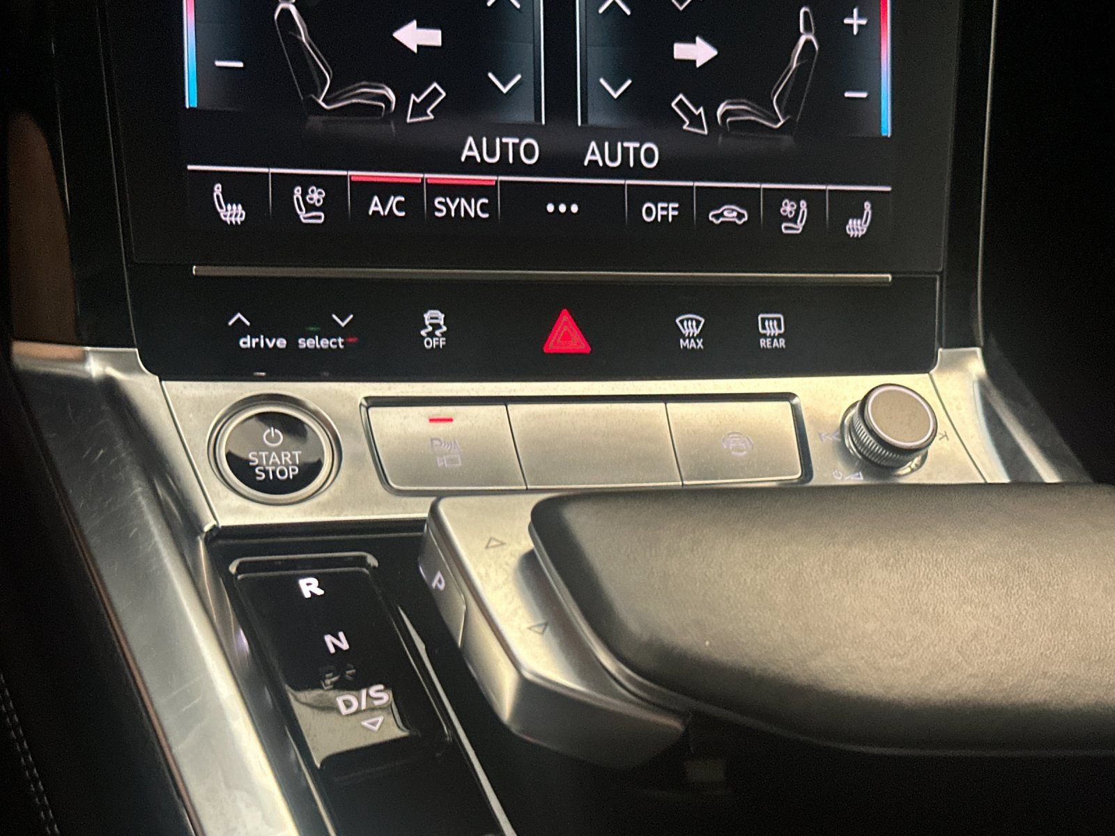Used 2024 Audi Q8 e-tron Premium Plus w/ Premium Plus Package AWD/4WD image 19