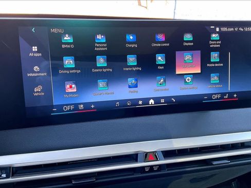 Used 2025 BMW iX xDrive50 w/ Convenience Package image 34