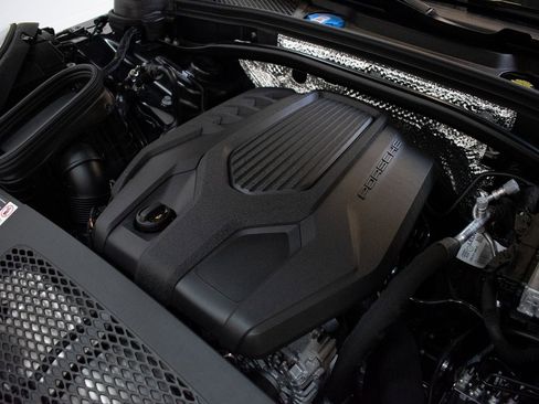 New 2026 Porsche Macan image 18