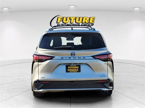 Used 2024 Toyota Sienna XSE image 8