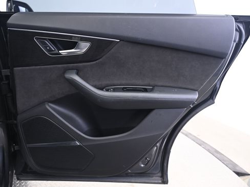 Used 2020 Audi Q8 Prestige w/ Prestige Package image 16