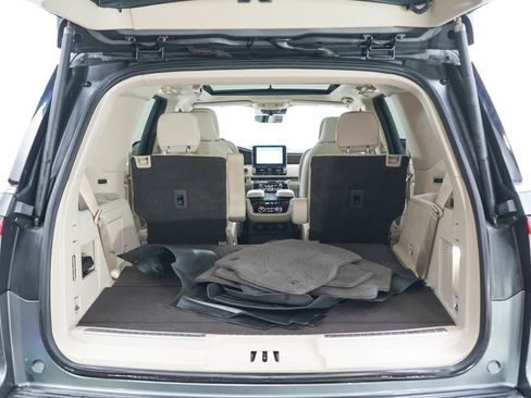 Used 2021 Lincoln Navigator Reserve w/ Luxury Package AWD/4WD image 17
