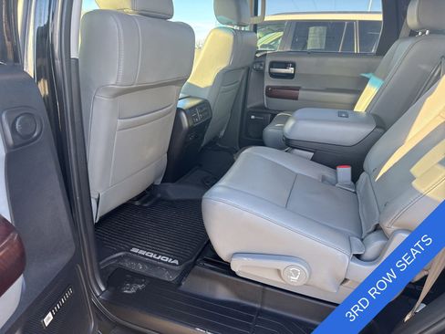 Used 2017 Toyota Sequoia Platinum image 18