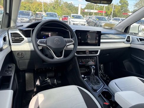 New 2025 Volkswagen Taos SE image 6