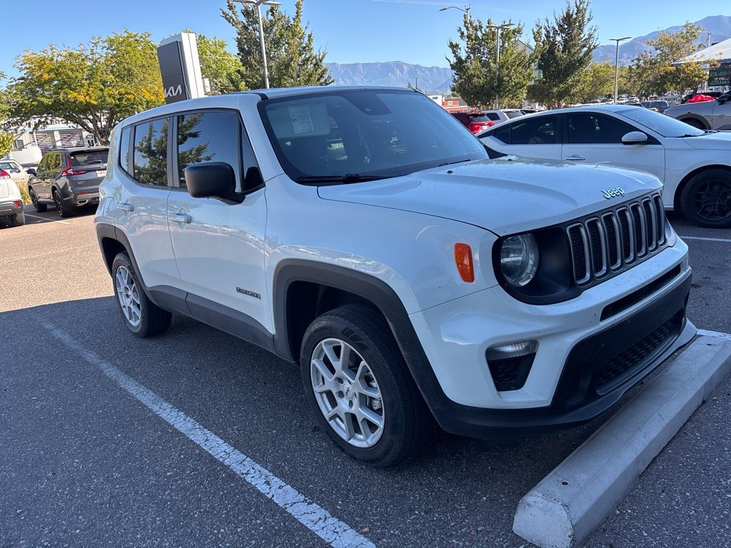 Used 2023 Jeep Renegade Latitude AWD/4WD image 5