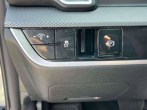 Used 2024 Kia Sportage LX FWD image 16