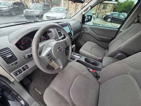 Used 2014 Nissan Frontier SV RWD image 12