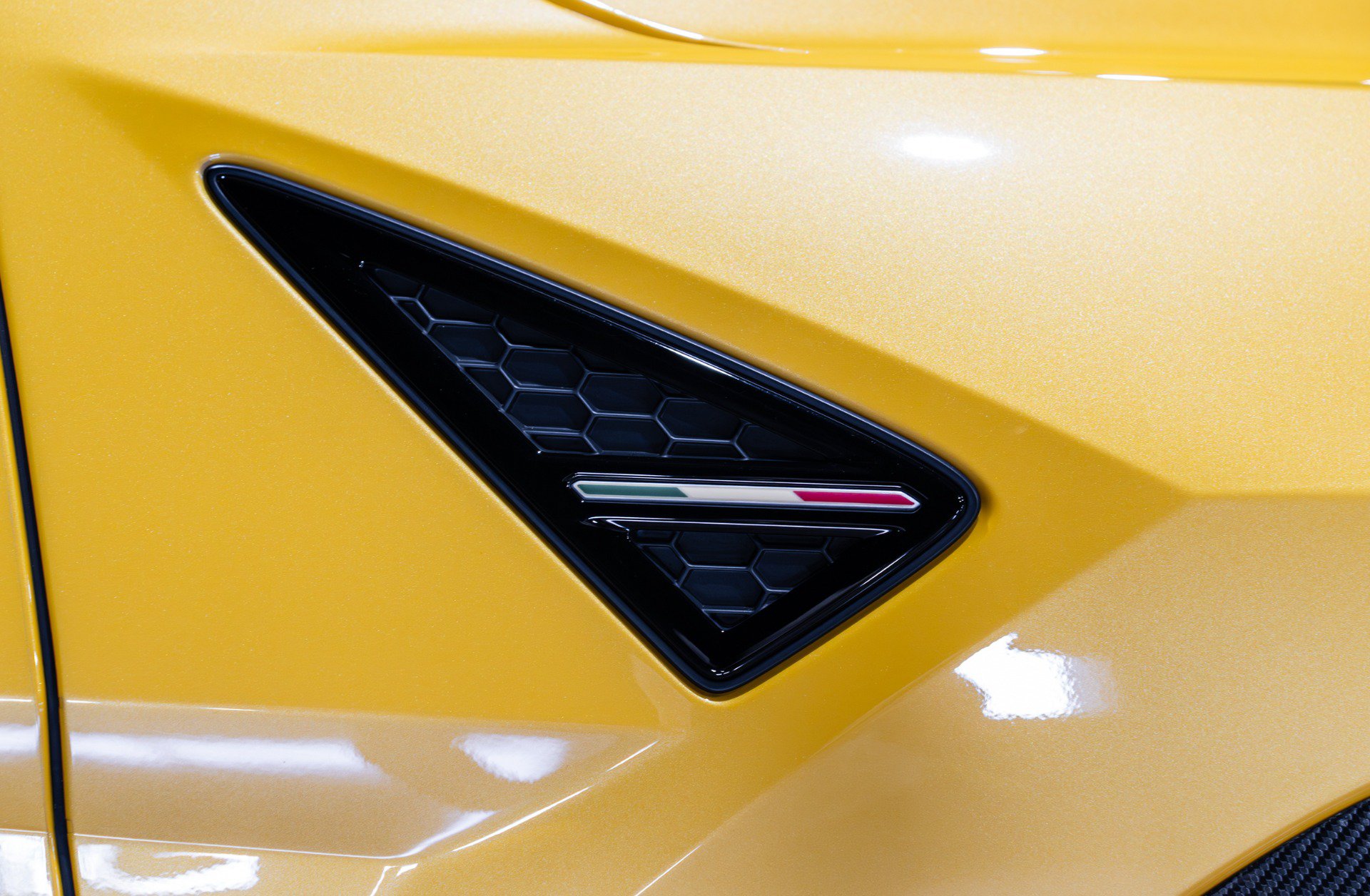 Used 2024 Lamborghini Urus Performante AWD/4WD image 33