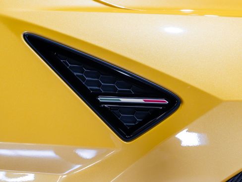Used 2024 Lamborghini Urus Performante AWD/4WD image 33