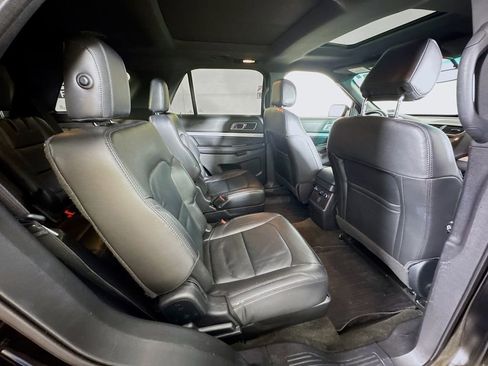 Used 2017 Ford Explorer XLT w/ Equipment Group 202A image 29