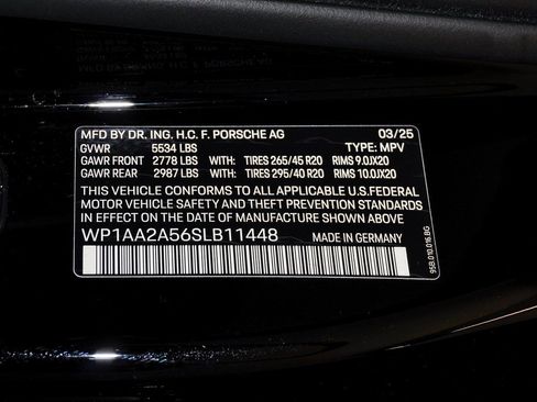 Certified 2025 Porsche Macan image 30