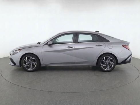 Certified 2025 Hyundai Elantra Limited FWD image 3